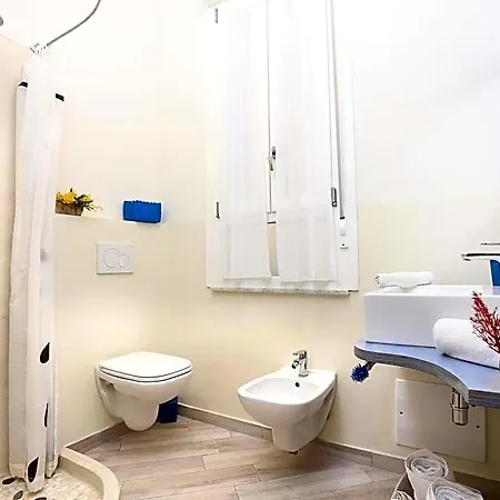 La Posidonia Oceanica לינה וארוחת בוקר 3*