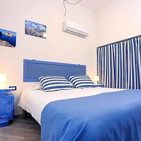 La Posidonia Oceanica לינה וארוחת בוקר 3*